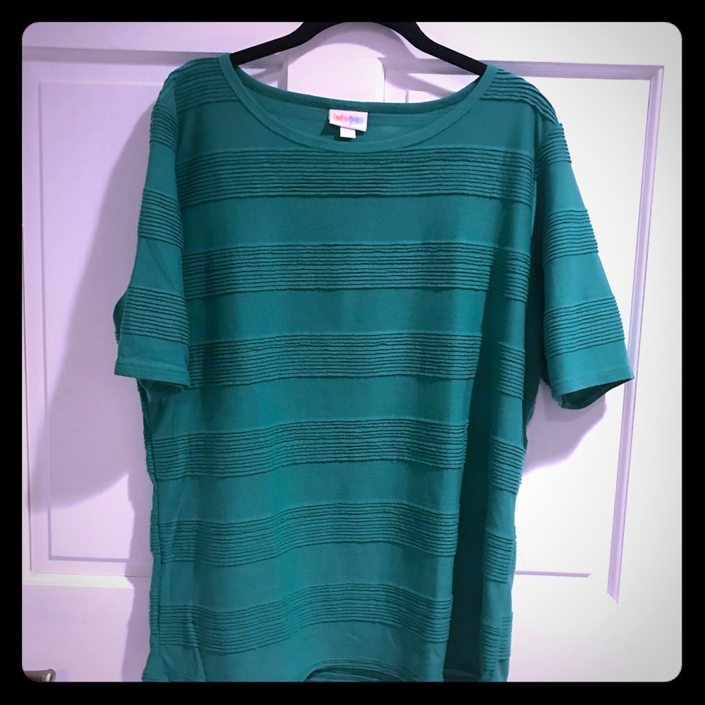 Lularoe pintuck Gigi top